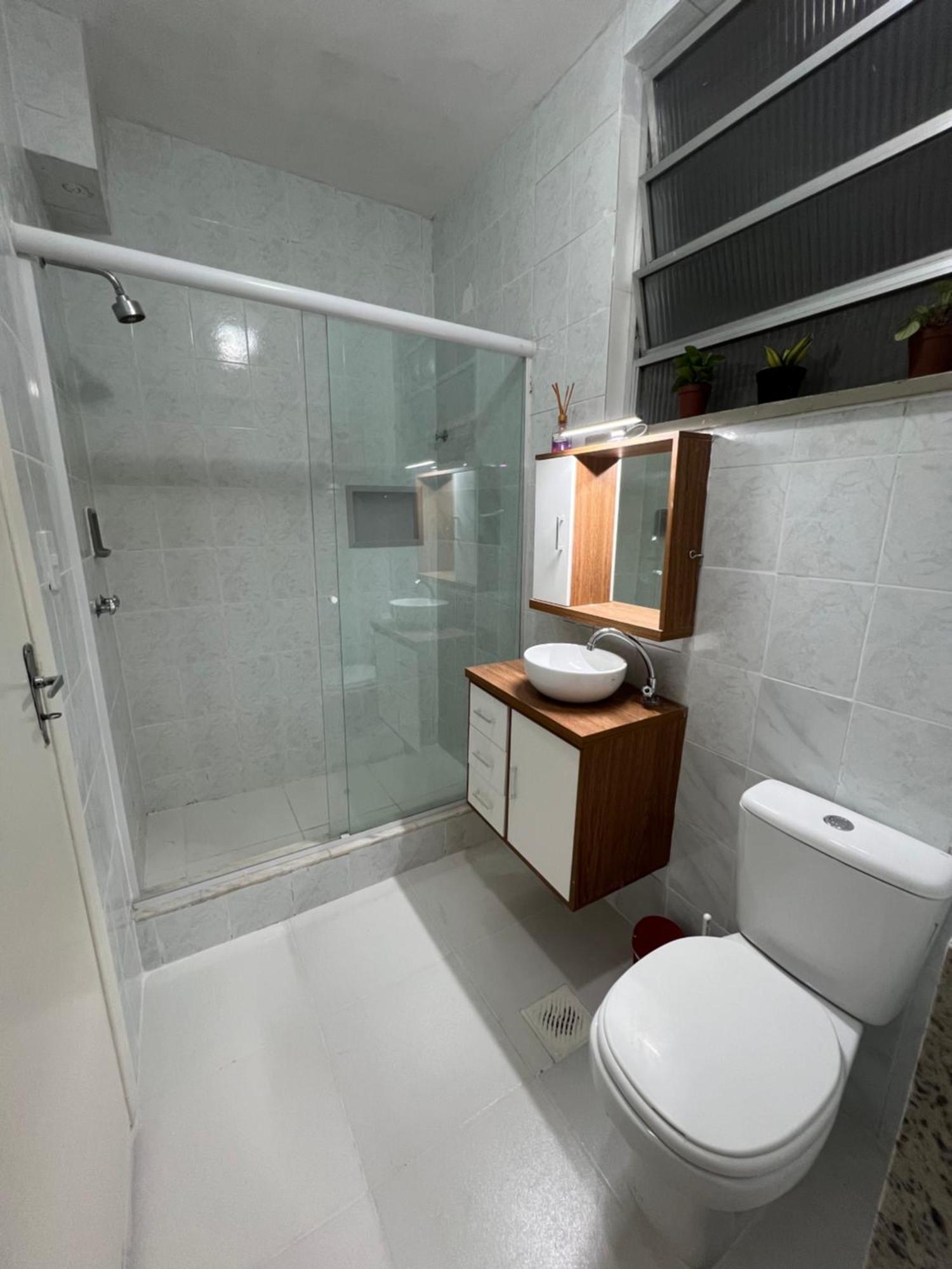 Apto Copacabana Na Quadra Da Apartamento *