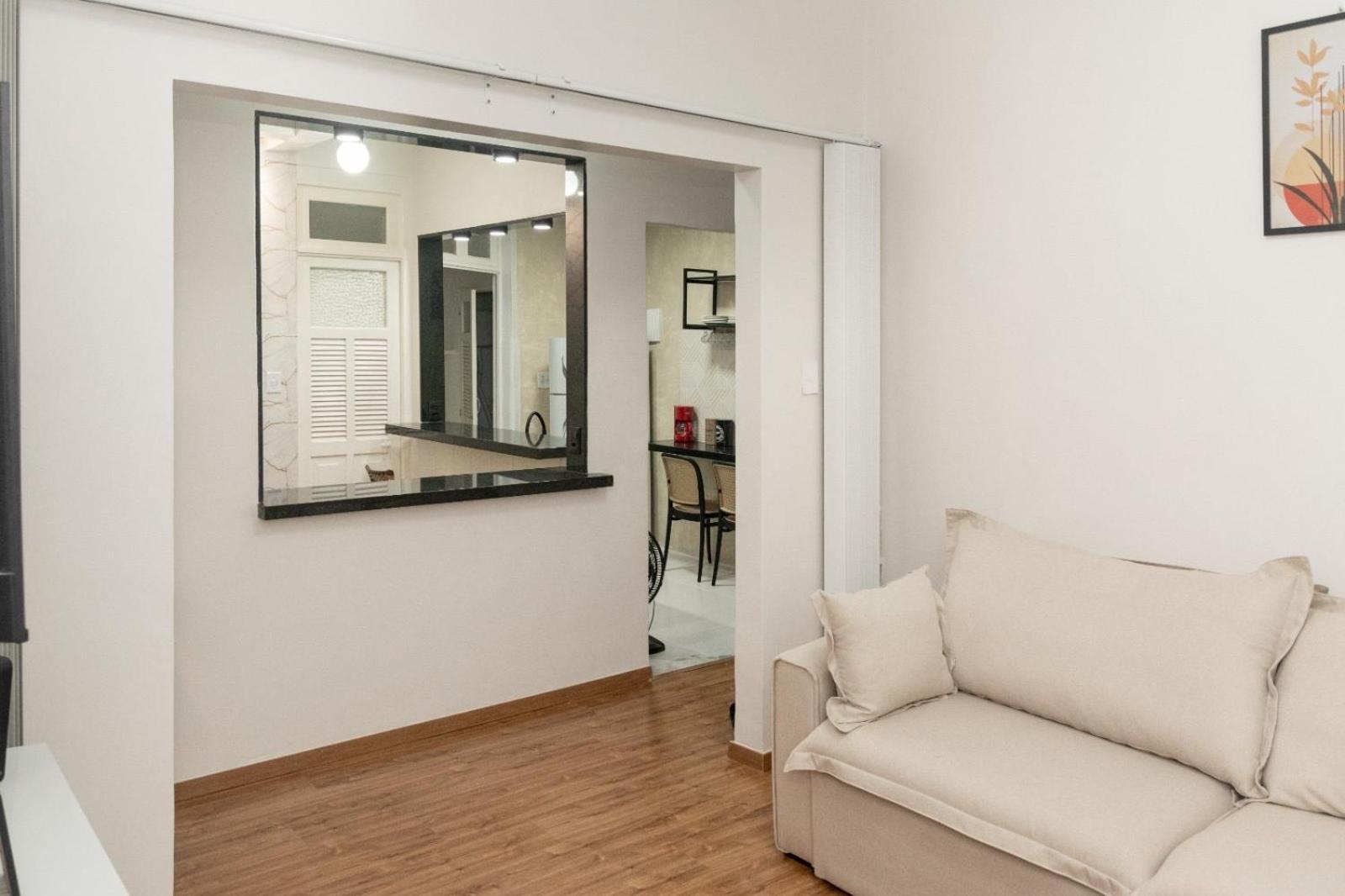 Apto Copacabana Na Quadra Da Apartamento